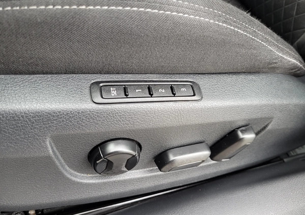 Skoda Superb cena 99900 przebieg: 108611, rok produkcji 2018 z Grodzisk Mazowiecki małe 277